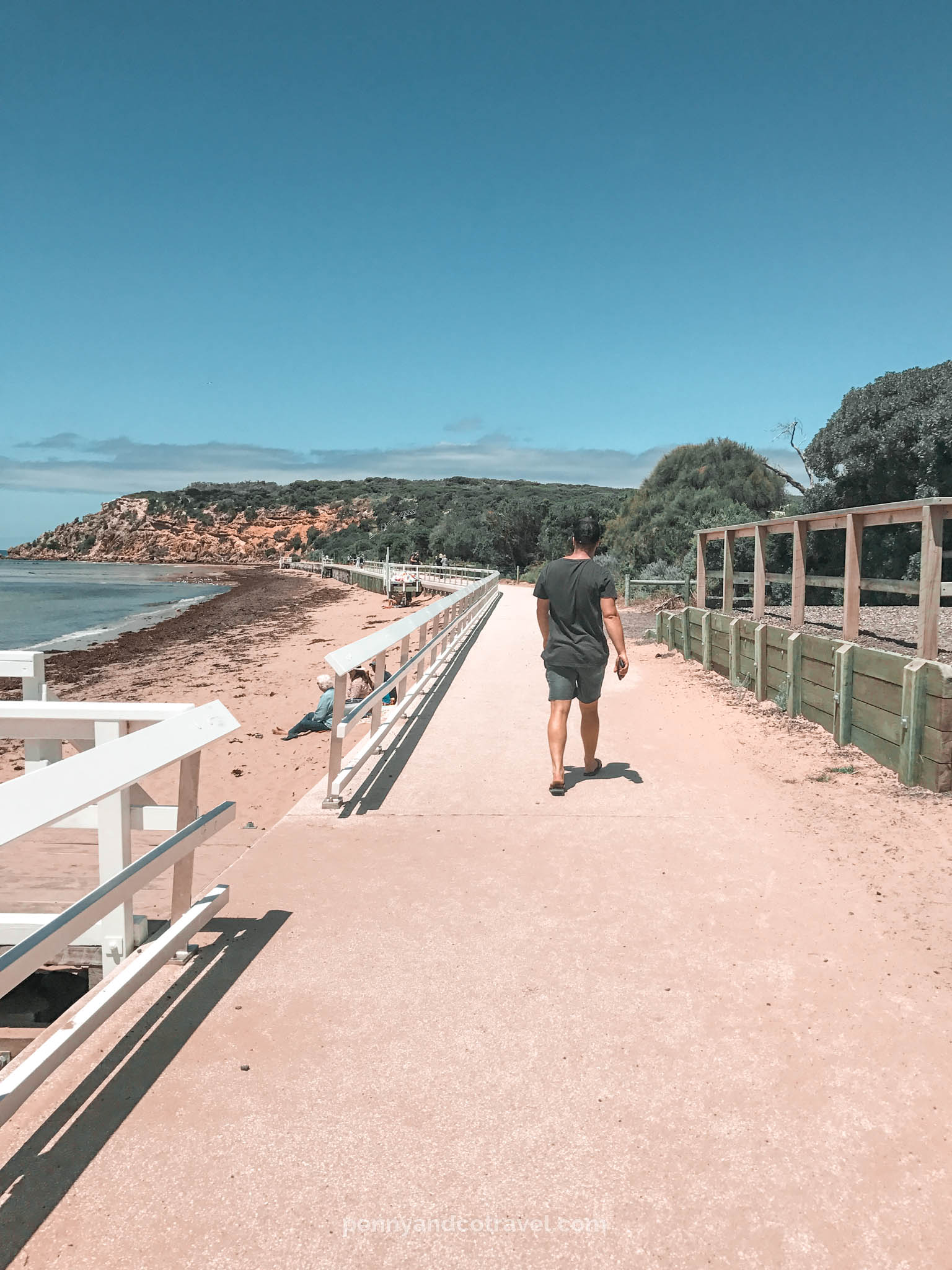 Things to do on the great ocean road > Barwon Heads Bluff Walk > Man walking up to the Barwon heads bluff along side the inlet