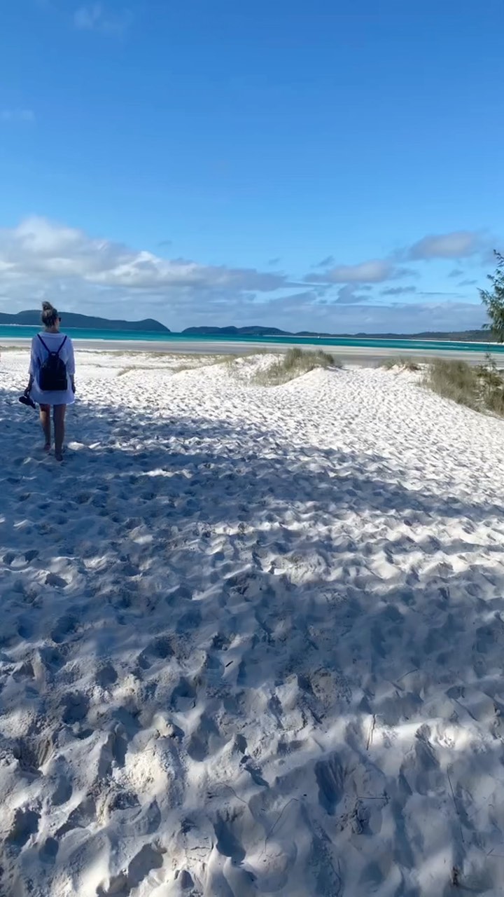 Oh hey 👋🏻 

Been a bit MIA on socials but im still out here exploring!

Here is a glimpse of my trip to QLD this year exploring the Gold Coast 🏄‍♀️ and sailing around the whitsunday islands 🏝.

Really love that we are allowed out again and can explore mostly at our leisure 🥰 

Penny x

#australia #queensland #queenslandtourism #discoverqueensland #airliebeach #surfersparadise #goldcoast